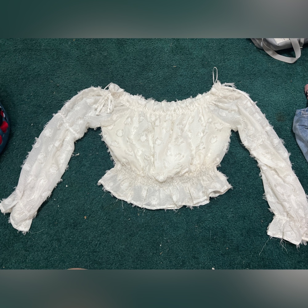 White long sleeve crop top